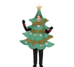 Albero di Natale decorato con costume da stella per bambini