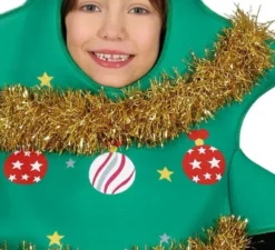 Albero di Natale decorato con costume da stella per bambini
