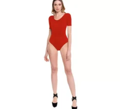Body rosso a maniche corte o maglia da donna