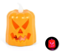 Candela di zucca scura con luce
