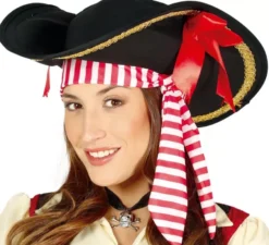 Cappello corsaro con cravatta