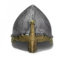 Casco da soldato medievale invecchiato