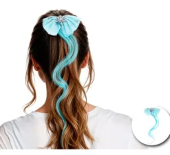 Chiusura con fiocco blu ondulato sulla clip