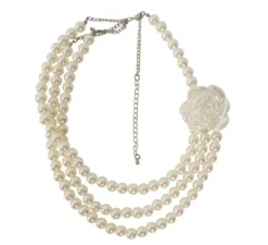 Collana di perle con fiore