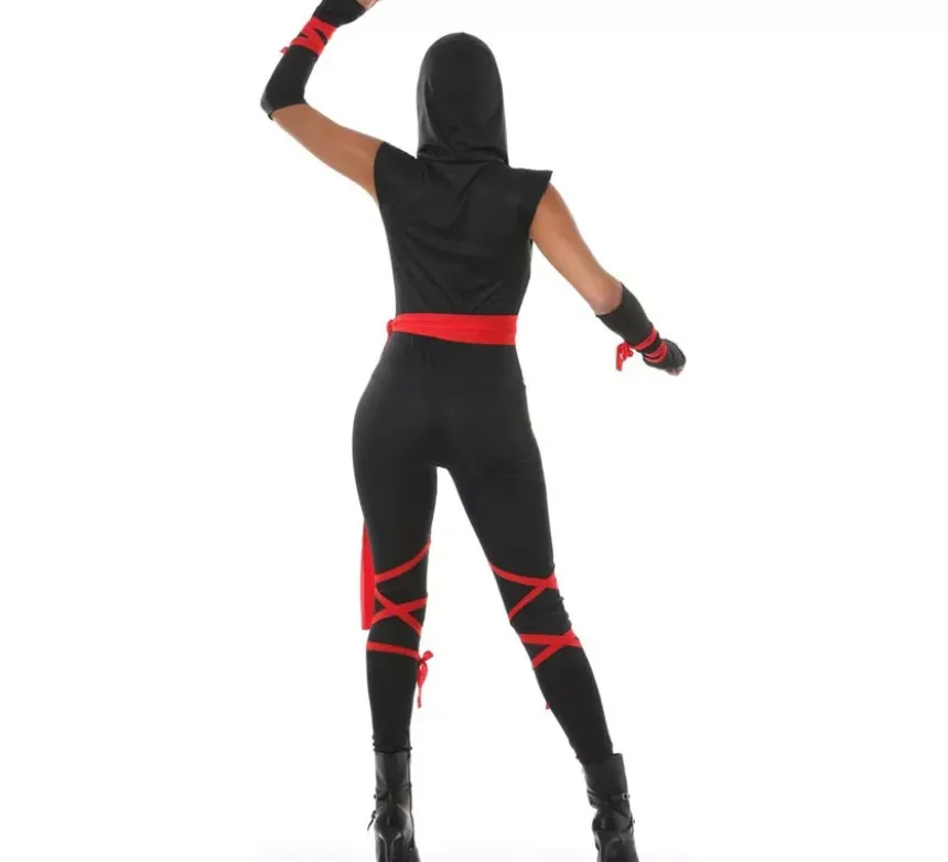 Costume da ninja nero per una donna