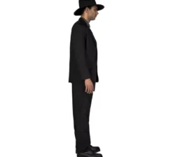 Costume da uomo armato scuro per un uomo