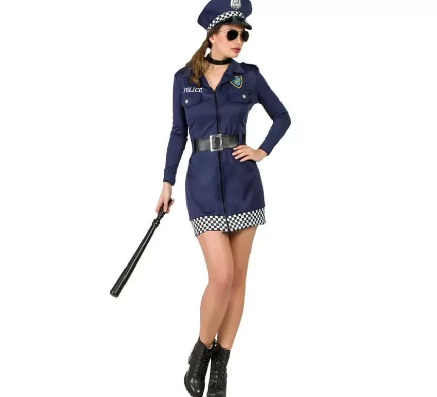 Donna in costume da polizia