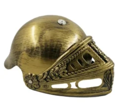 Elmo da cavaliere d'oro con griglia