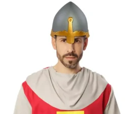 Elmo da guerriero medievale grigio