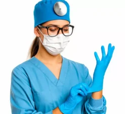 Kit del chirurgo: cuffia, occhiali, guanti e maschera