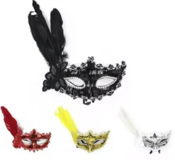 Luminosa maschera di Carnevale con piume di colori assortiti