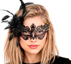 Maschera con piuma nera