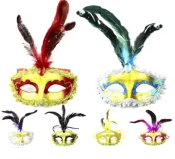 Maschera di Carnevale con piume di colori assortiti