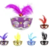 Maschera di Carnevale con piume e gemme colori assortiti