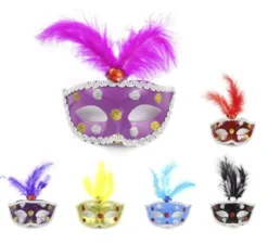 Maschera di Carnevale con piume e gemme colori assortiti