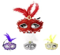 Maschera di Carnevale con piume e gemme in colori assortiti