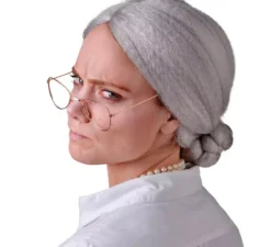 Parrucca da nonna grigia con chignon raccolto
