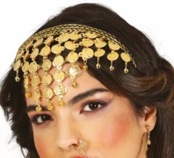 Piercing dorato all'orecchio e al naso per adulti