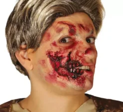 Trucco finta bocca spaccata